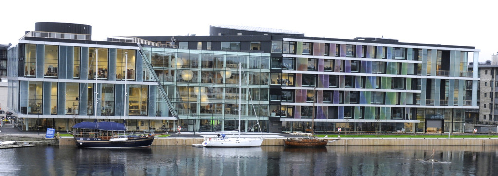 Tangen upper secondary: school Kristiansand, glass facade 2009 › Edith ...